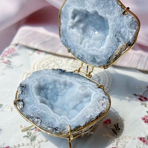 Natural Crystal Geode Ring Boxes, Geode Agate Jewelry box, Wedding Ring Box, Engagement Ring Box, Ring Display Holder 1PC